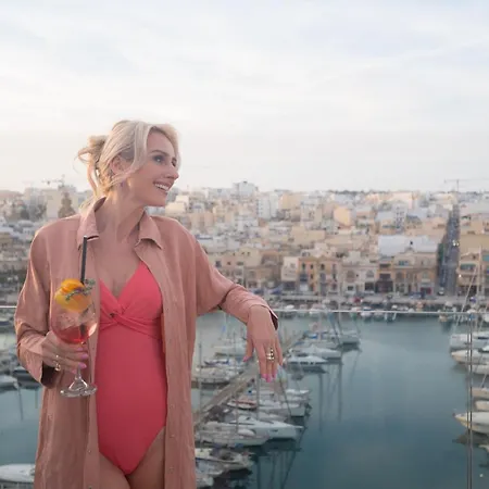 The Address Seafront With Hot Tub *