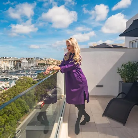 The Address Seafront With Hot Tub