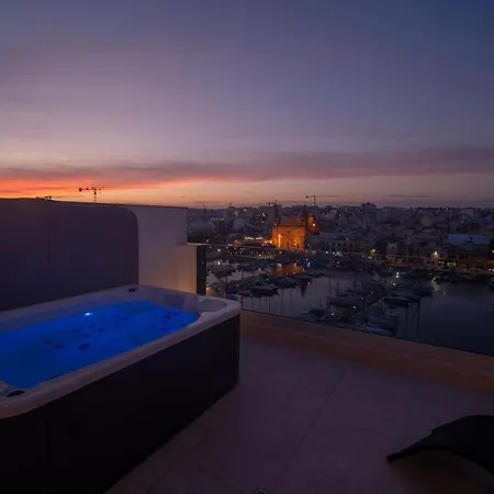 The Address Seafront With Hot Tub アパート