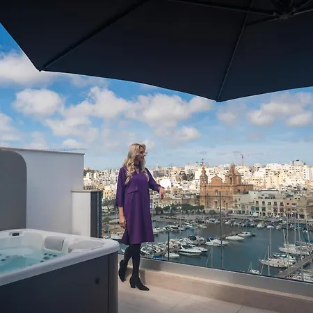 The Address Seafront With Hot Tub Pietà