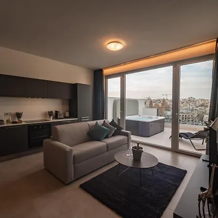 The Address Seafront With Hot Tub Pietà