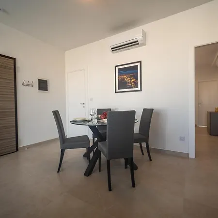 Appartement The Address Seafront With Hot Tub Pietà