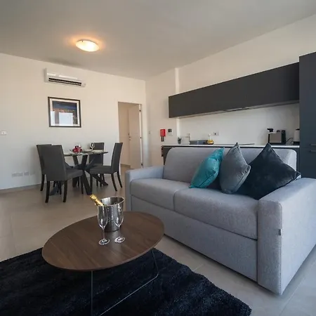 The Address Seafront With Hot Tub Διαμέρισμα *