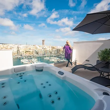 The Address Seafront With Hot Tub * Pietà