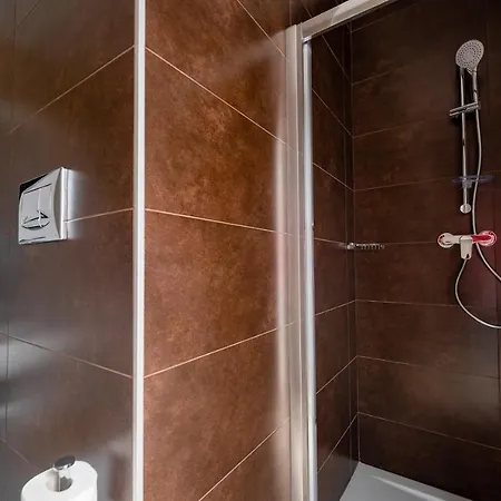 The Address Seafront With Hot Tub *