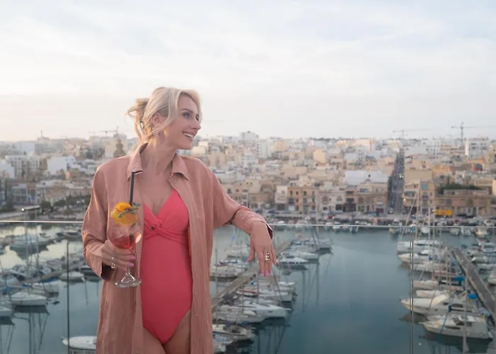 The Address Seafront With Hot Tub *