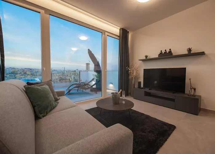 The Address Seafront With Hot Tub *