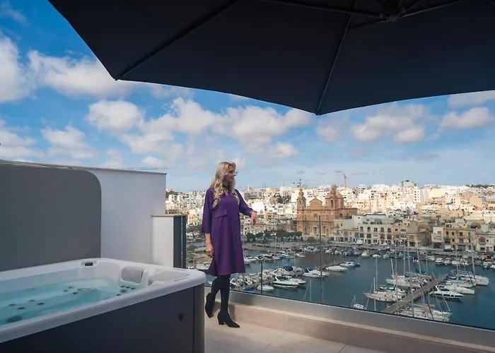 The Address Seafront With Hot Tub Pietà