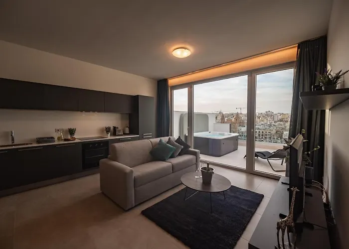 The Address Seafront With Hot Tub Pietà