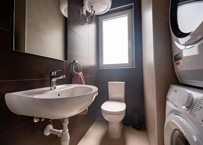 The Address Seafront With Hot Tub *